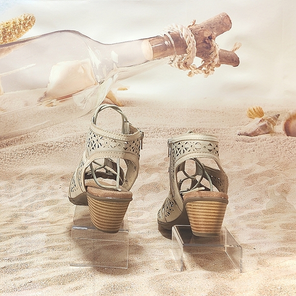 EARTH ORIGINS - Lace-up heeled 2” sandal, cream, size 8W - Picture 5 of 7